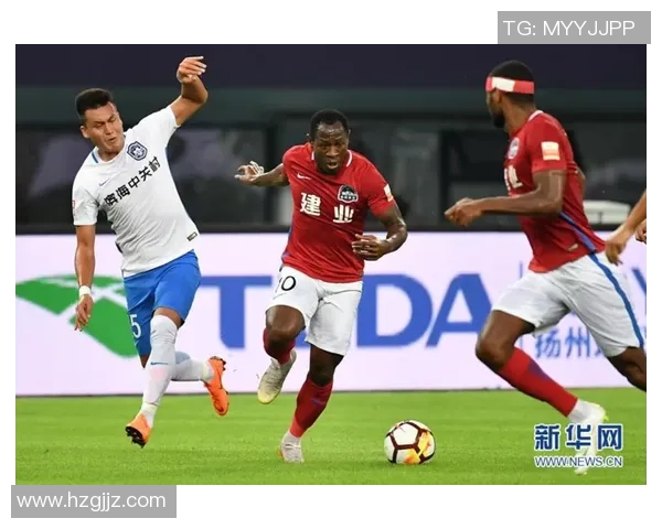 建业队迎战天津泰达全力争胜展现球队实力与斗志